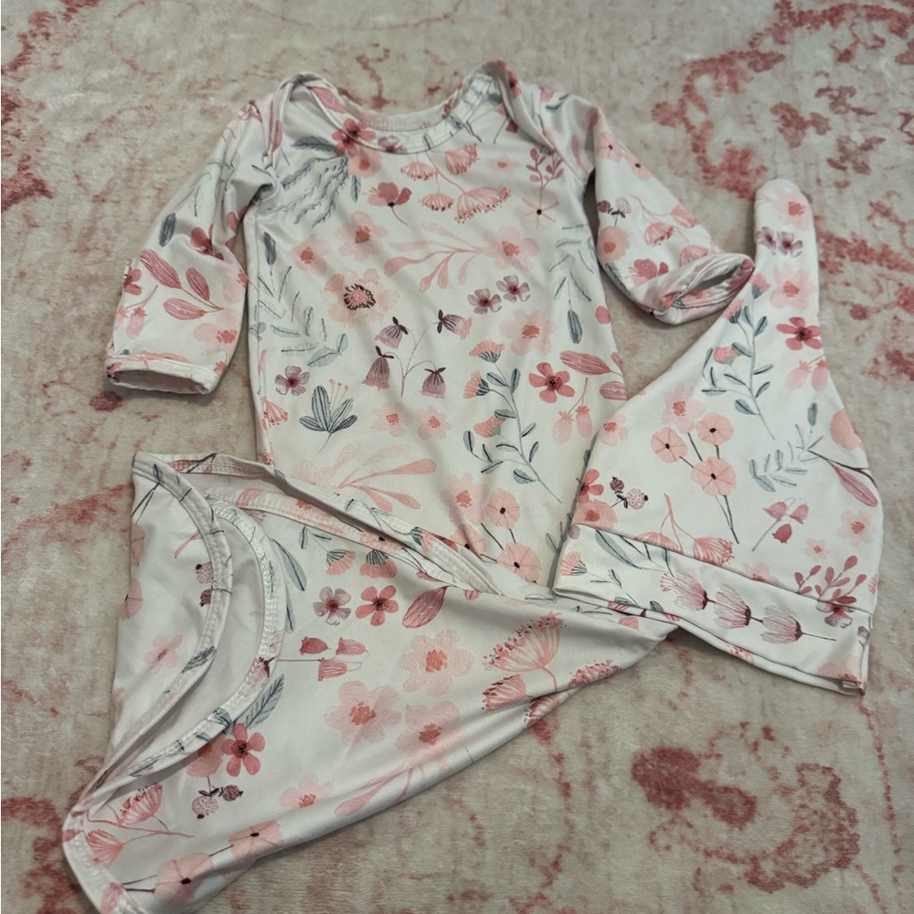 Terriboo Baby Girl (0-3 months) Long Sleeve Knotted gowns with matching hat x4 - Picture 10 of 11